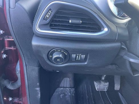 Used 2019 Chrysler Pacifica Limited w/ Advanced Safetytec Group FWD image 25