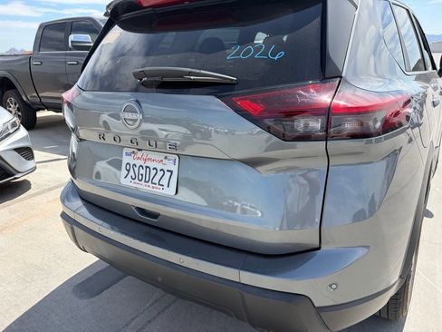 Used 2025 Nissan Rogue SV FWD image 4