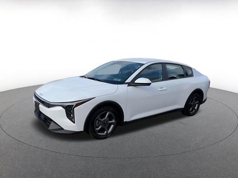 Used 2025 Kia K4 LXS image 8