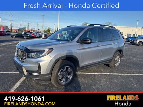Used 2023 Honda Passport TrailSport image 2