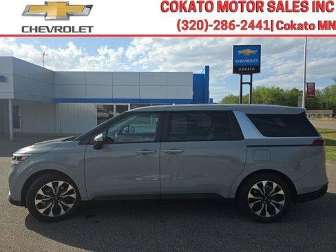 Used 2024 Kia Carnival EX FWD image 4