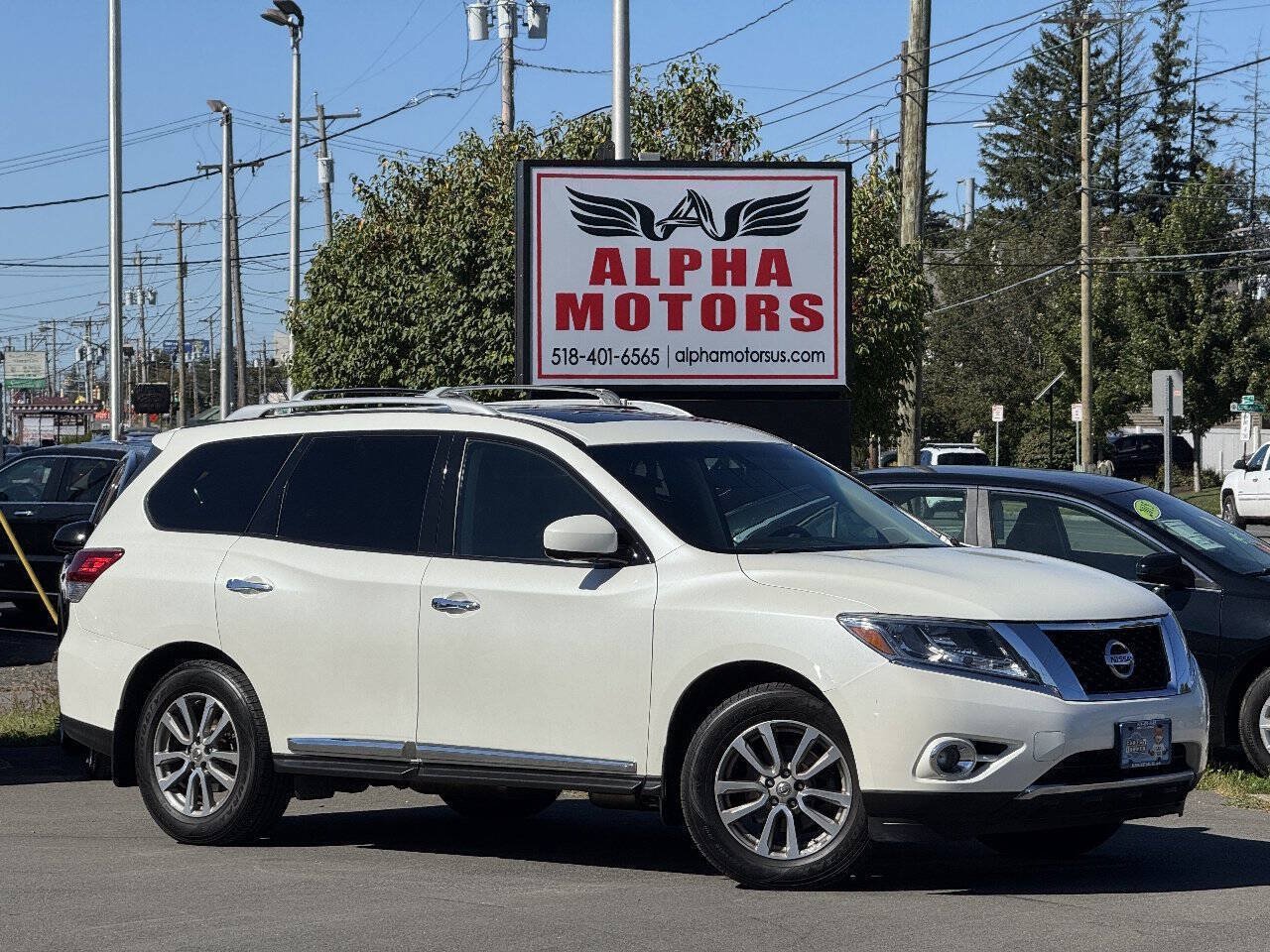 Used 2015 Nissan Pathfinder SL w/ SL Premium Package FWD image 1