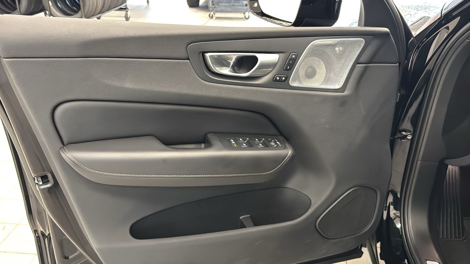 Used 2024 Volvo XC60 T8 Ultimate AWD/4WD image 21