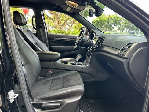 Used 2019 Jeep Grand Cherokee Laredo w/ Laredo X Package RWD image 39