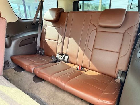 Used 2015 Chevrolet Suburban LTZ RWD image 14