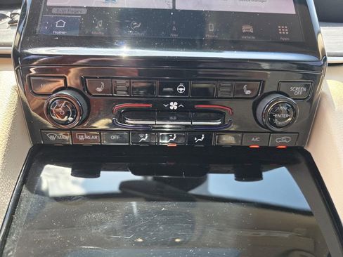 Used 2022 Jeep Grand Cherokee Limited AWD/4WD image 22