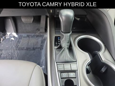 Used 2022 Toyota Camry XLE FWD image 25