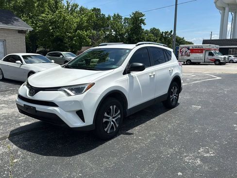 Used 2017 Toyota RAV4 LE FWD image 3