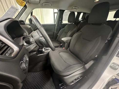 Used 2023 Jeep Renegade Latitude w/ Premium Group image 24