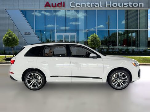 Used 2025 Audi Q7 2.0T Premium w/ Convenience Plus Package image 8