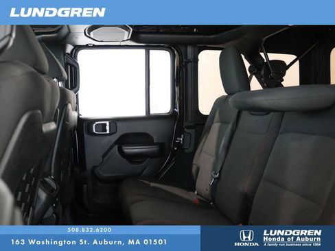 Used 2018 Jeep Wrangler Unlimited Rubicon image 12