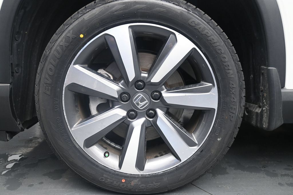 Used 2025 Honda Pilot Touring image 11