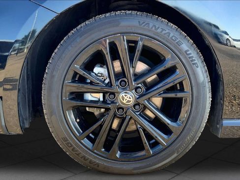 Used 2025 Toyota Camry SE FWD image 11