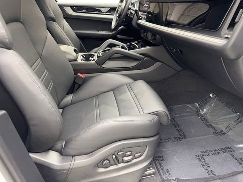 Used 2024 Porsche Cayenne Coupe image 45