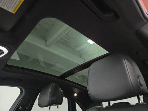 Certified 2023 Porsche Macan AWD/4WD image 26