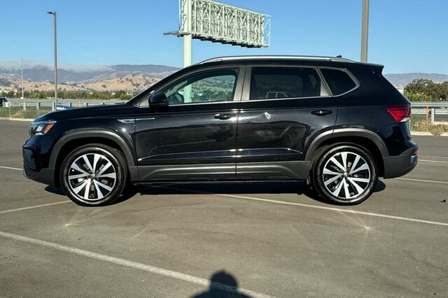 Certified 2022 Volkswagen Taos SE AWD/4WD image 7