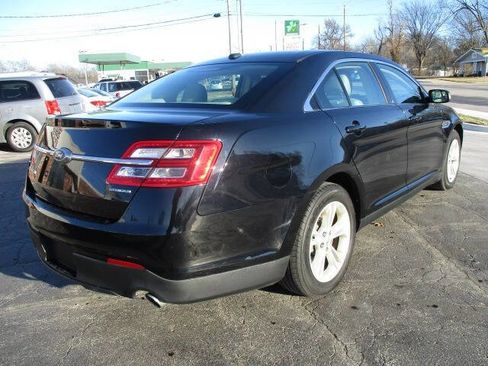 Used 2017 Ford Taurus SE image 8