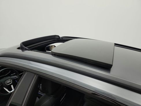 Used 2020 Audi Q8 Premium Plus w/ Premium Plus Package AWD/4WD image 11