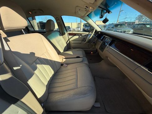 Used 2006 Lincoln Town Car Signature image 16