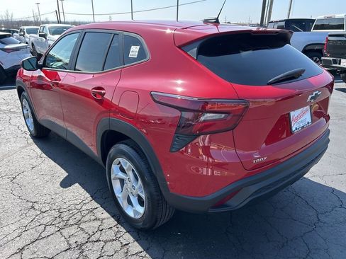 New 2026 Chevrolet Trax LS w/ LS Convenience Package FWD image 7
