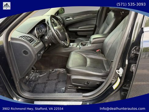 Used 2018 Chrysler 300 Limited AWD/4WD image 18