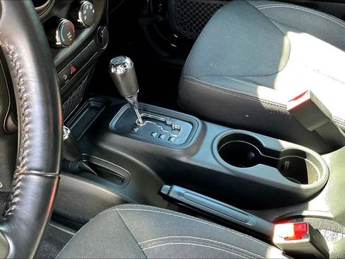 Used 2018 Jeep Wrangler Unlimited Sport AWD/4WD image 18