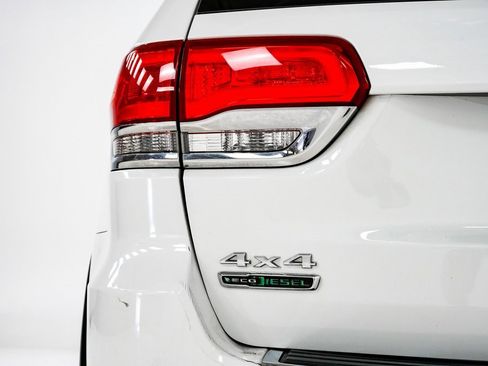 Used 2014 Jeep Grand Cherokee Limited w/ Luxury Group II image 29