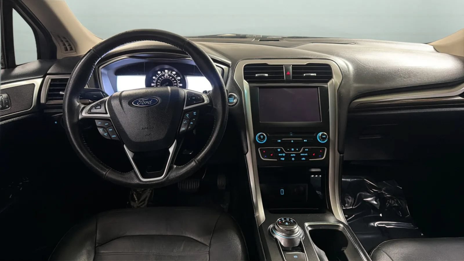 Used 2017 Ford Fusion SE w/ Fusion SE Technology Package FWD image 10