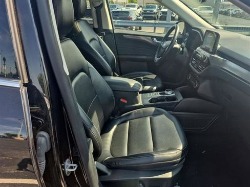Used 2022 Ford Escape Titanium image 27