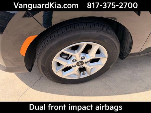Certified 2025 Kia Soul LX image 8