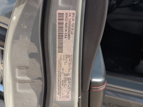 Used 2025 Dodge Durango GT RWD image 35