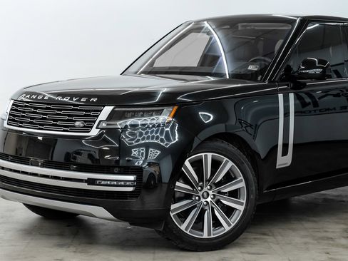 Used 2023 Land Rover Range Rover Autobiography image 2
