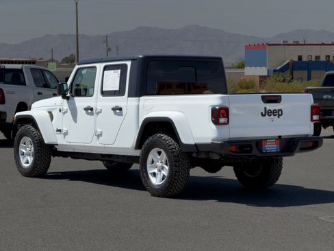 Used 2022 Jeep Gladiator Sport image 3