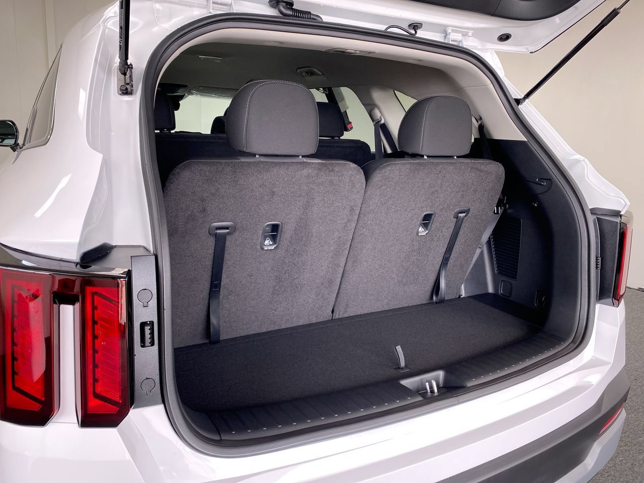 Certified 2026 Kia Sorento LX FWD image 15