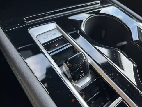 Used 2025 Volkswagen Atlas Cross Sport SE image 41