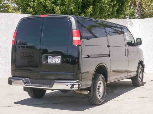 Used 2018 Chevrolet Express 2500 w/ Driver Convenience Package RWD image 7