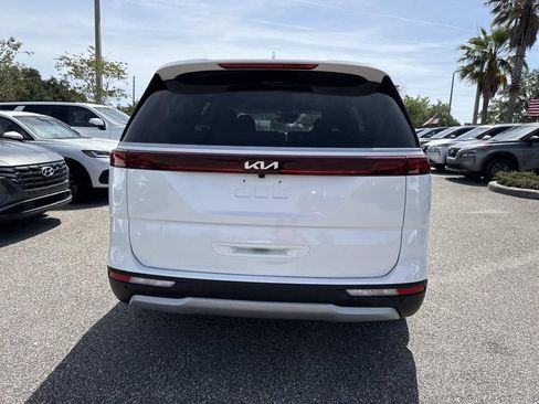 Used 2022 Kia Carnival LX FWD image 5