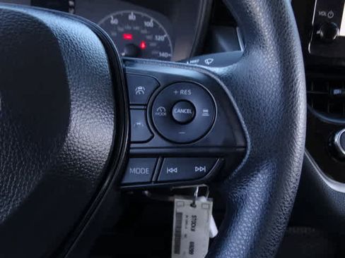 Used 2025 Toyota Corolla LE image 36