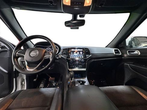 Used 2020 Jeep Grand Cherokee Altitude AWD/4WD image 13