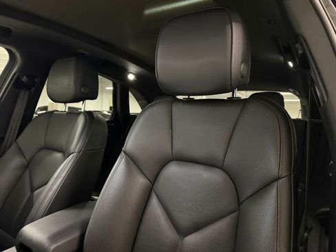 Certified 2025 Porsche Macan image 24