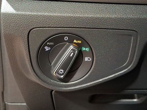 Used 2021 Volkswagen Atlas Cross Sport SE w/ Panoramic Sunroof Package image 20