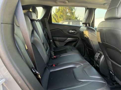 Used 2021 Jeep Cherokee Latitude AWD/4WD image 13