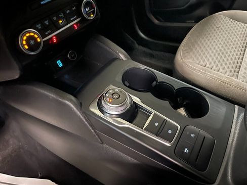 Used 2020 Ford Escape SE image 12