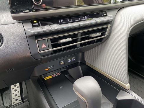 Used 2026 Toyota Camry SE FWD image 25