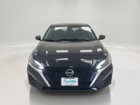 Used 2025 Nissan Altima 2.5 SV FWD image 2