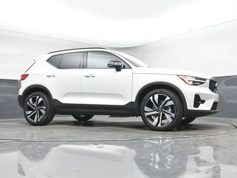 Used 2023 Volvo XC40 B5 Ultimate w/ Protection Package Premier AWD/4WD image 36