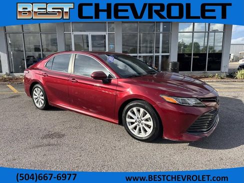 Used 2018 Toyota Camry LE FWD image 1