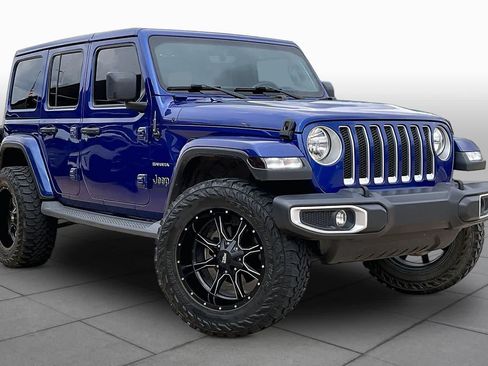 Used 2019 Jeep Wrangler Unlimited Sahara w/ Uconnect 4C Nav & Sound Group AWD/4WD image 3