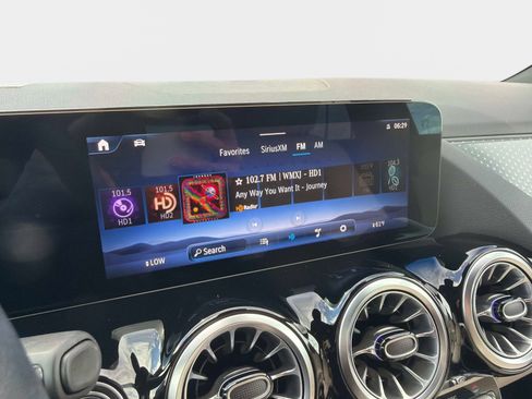 Used 2025 Mercedes-Benz GLA 250 image 42