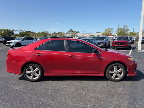 Used 2014 Toyota Camry SE image 8